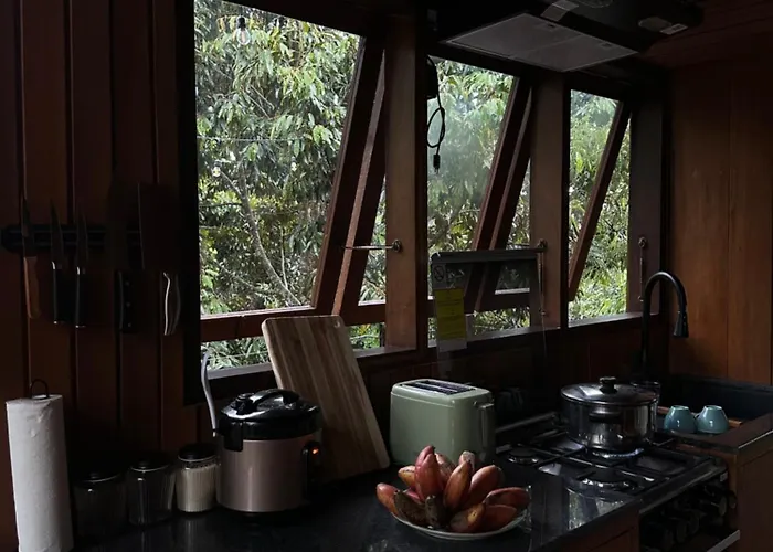 Сasa de vacaciones Luciole Mountain House With Jungle & Volcano Views Selemadeg
